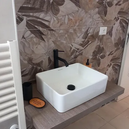 Lorimare Apartment
