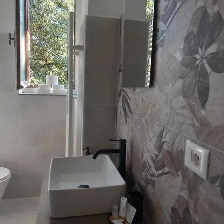 Lorimare Apartment